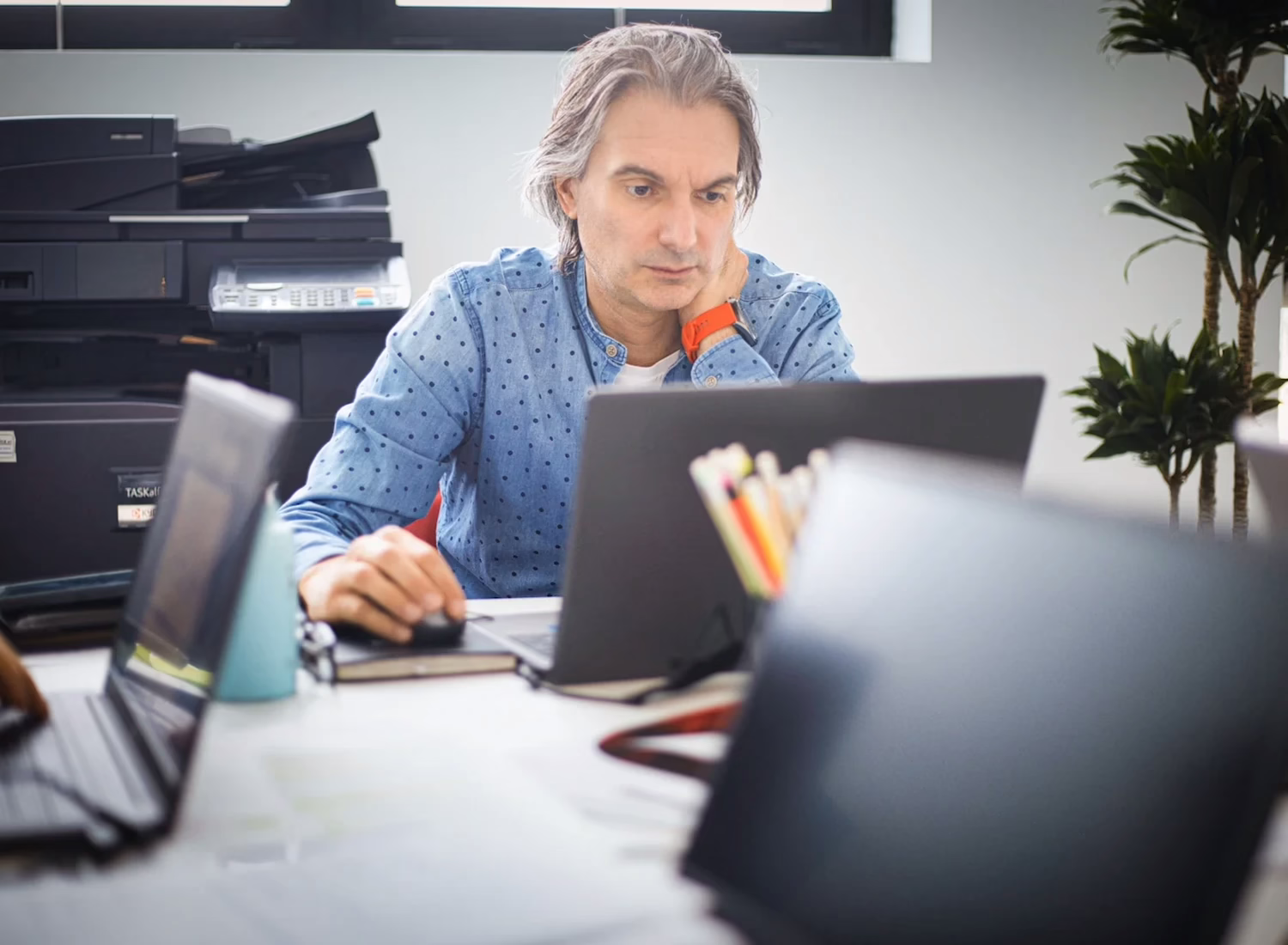 Matteo Biondi al computer